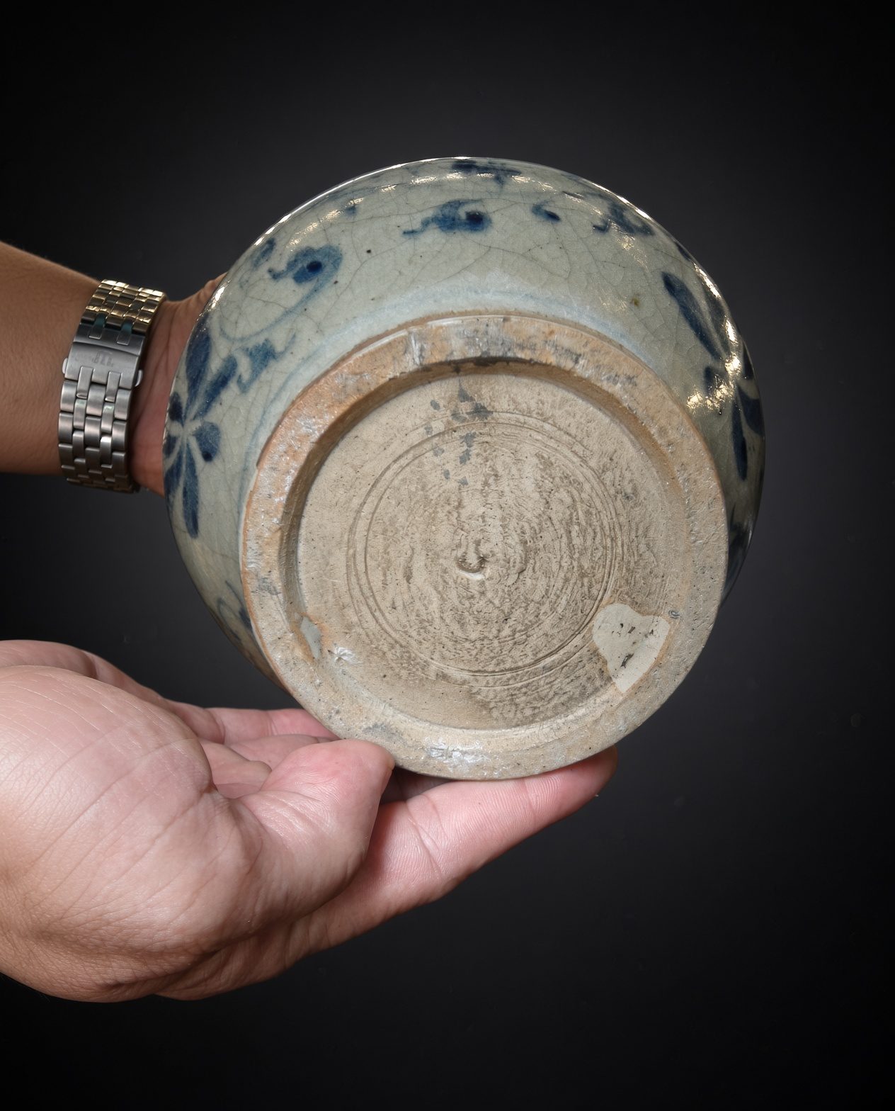 Hũ men rạn vẽ lam hoa dây · Đáy